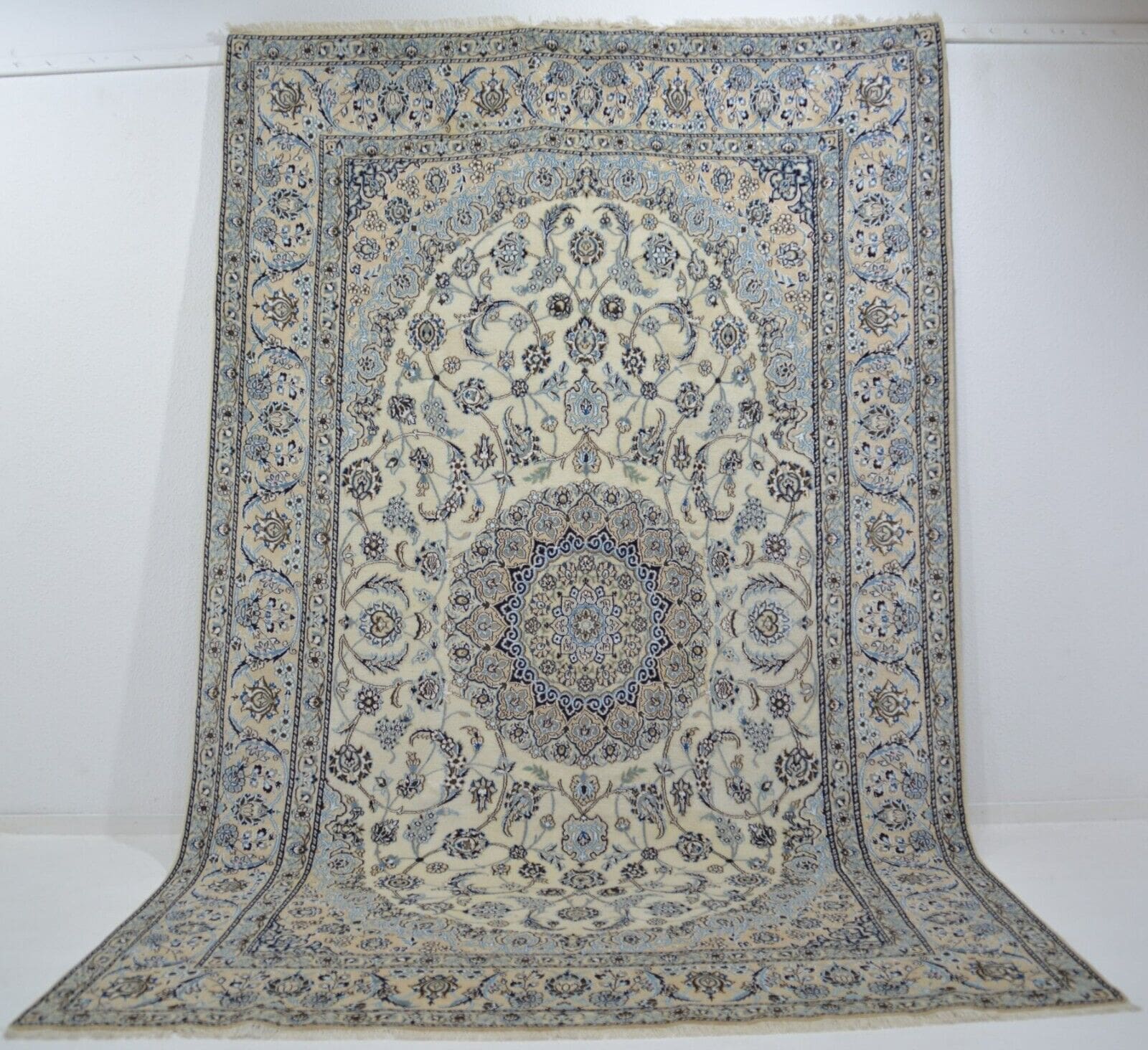 Handgeknüpfter Nain Teppich 9LA aus Wolle und Seide, ca. 297 x 190 cm