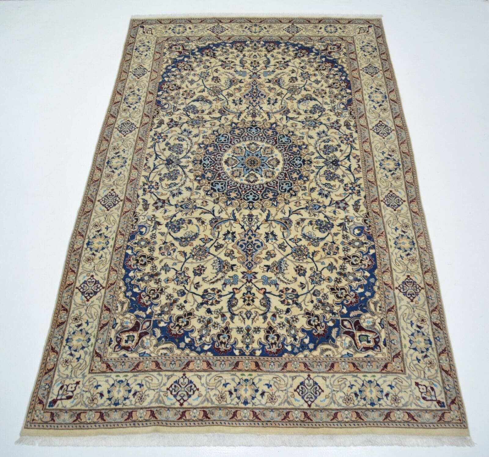 Handgeknüpfter Original Nain Teppich aus Wolle und Seide, 310 x 194 cm