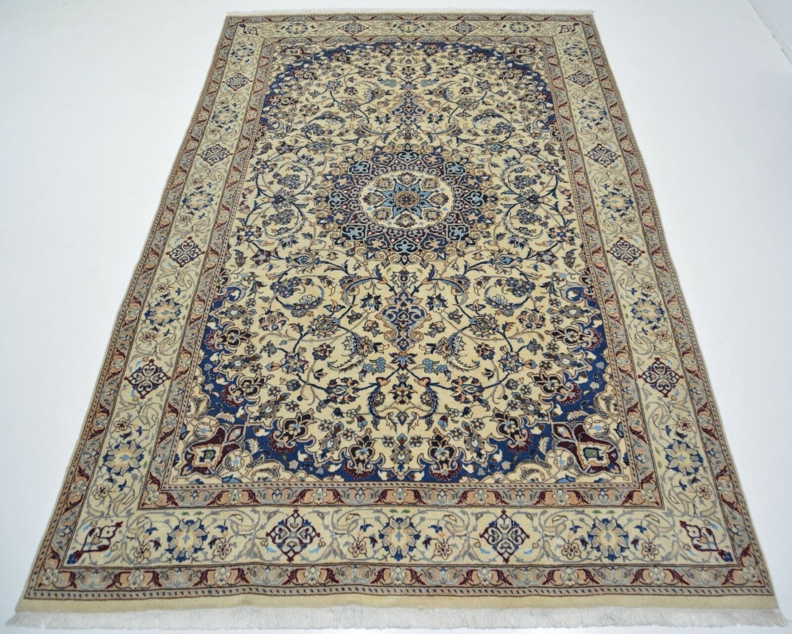 Handgeknüpfter Original Nain Teppich aus Wolle und Seide, 310 x 194 cm