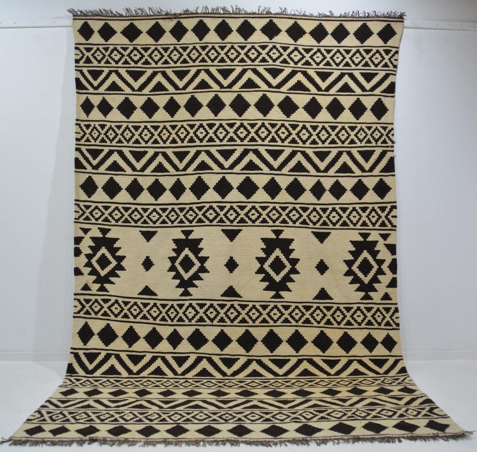Handgewebter Ghashgai Kelim Teppich aus Wolle, gefärbt ohne Farbstoff, 284 x 183 cm