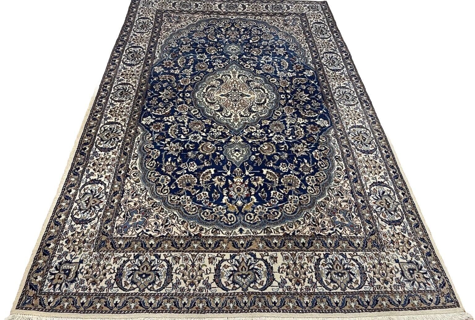 Eleganter Perserteppich Nain 9LA mit Seide 300x200 cm – Florales Design, Bordüre, Handgeknüpft