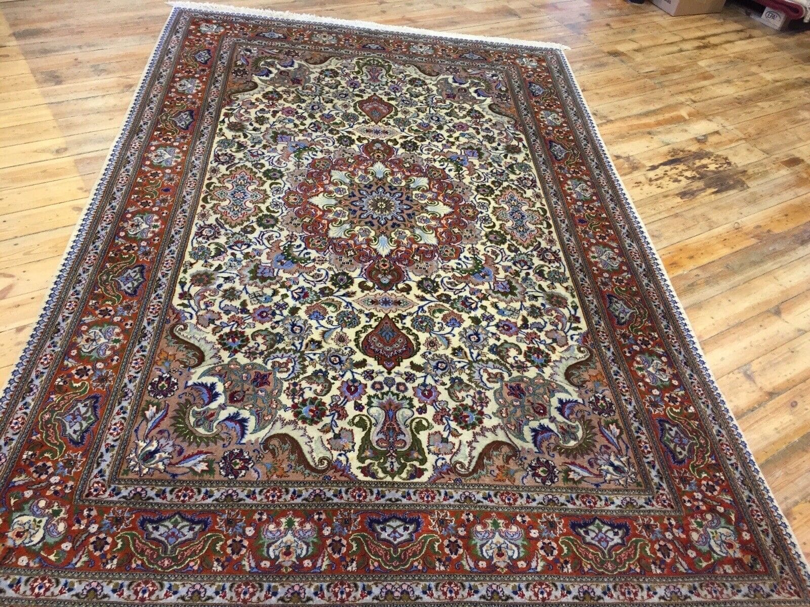 Perserteppich 300x200 cm – Tabriz mit Seide, über 500.000 Knoten, florales Design, handgeknüpft