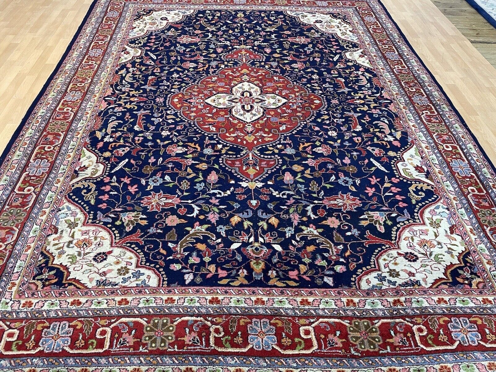 Klassischer Perserteppich Sarough 350x250cm – Florales Design in schöner blauer Farbe, strapazierfähig und handgeknüpft