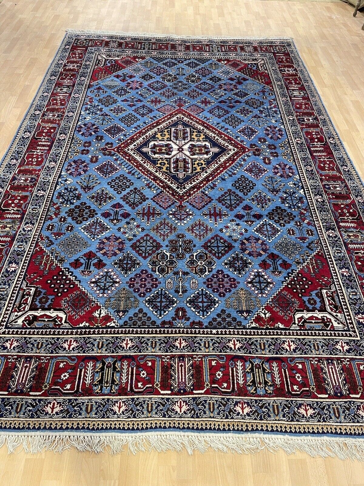 Floraler Perserteppich in Grün 365x221 cm – Medaillon-Design