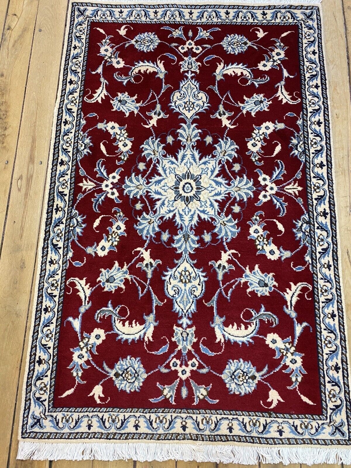 Orientteppich Super Nain mit Seide 140 x 88 cm, ca. 300.000 Knoten/m², 90% Schurwolle, 10% Seide, handgeknüpft, Perserteppich