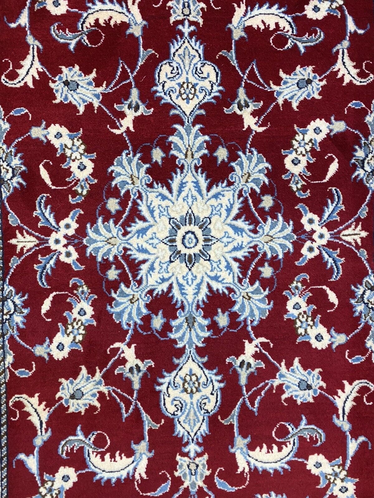 Orientteppich Super Nain mit Seide 140 x 88 cm, ca. 300.000 Knoten/m², 90% Schurwolle, 10% Seide, handgeknüpft, Perserteppich