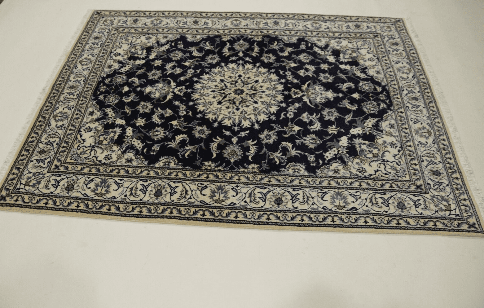 Wunderschöner Orientteppich super Nain 233 x 164 cm - Knotenzahl: ca. 300.000/m² - 90% Schurwolle & 10% Seide - Top Zustand, Neu - handgeknüpft, Perserteppich