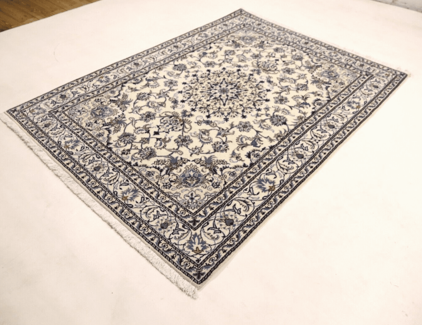 Orientteppich Super Nain 232 x 163 CM, ca. 300.000 Knoten/m², 90% Schurwolle & 10% Seide, handgeknüpft, Perserteppich