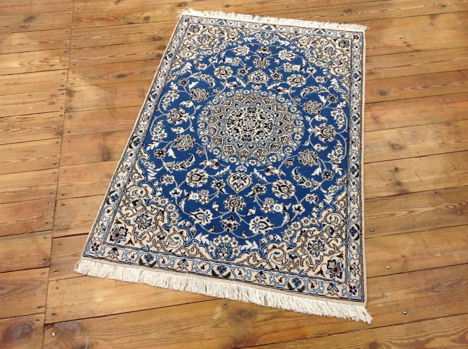 Wunderschöner Perserteppich Super Nain 9 la, 134 x 89 cm, ca. 500.000 Knoten/m², 90% Schurwolle & 10% Seide, sehr gut/PERFEKT, handgeknüpft