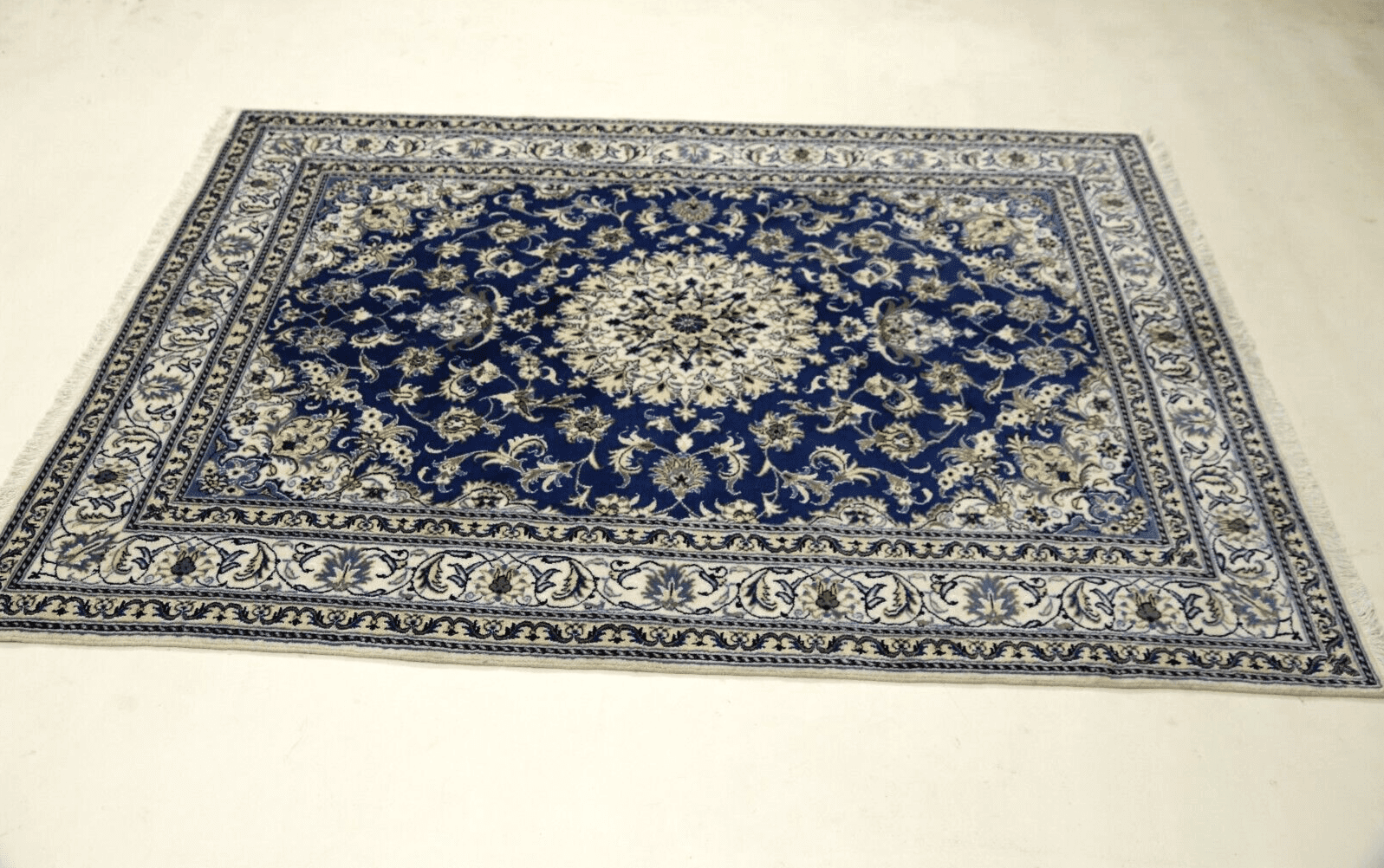 Wunderschöner Orientteppich 244 x 168 CM, ca. 300.000 Knoten/m², 90% Schurwolle & 10% Seide, Top Zustand, handgeknüpft, Perserteppich