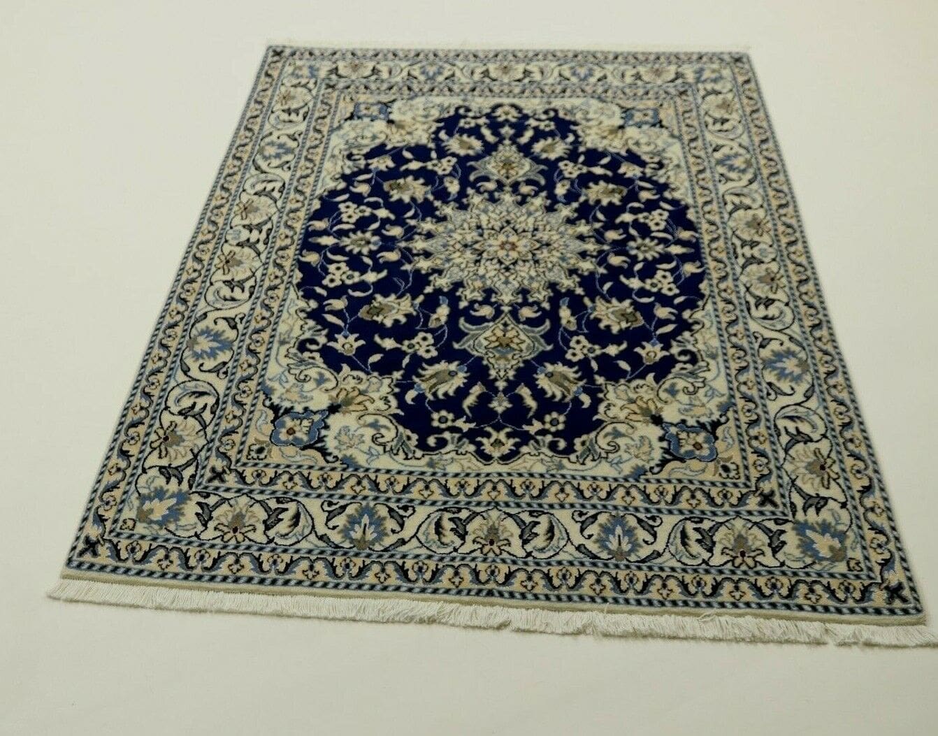 Wunderschöner Orientteppich Super Nain 198 x 150 cm – 300.000 Knoten/m² – 90% Schurwolle, 10% Seide, neu – handgeknüpft, Perserteppich