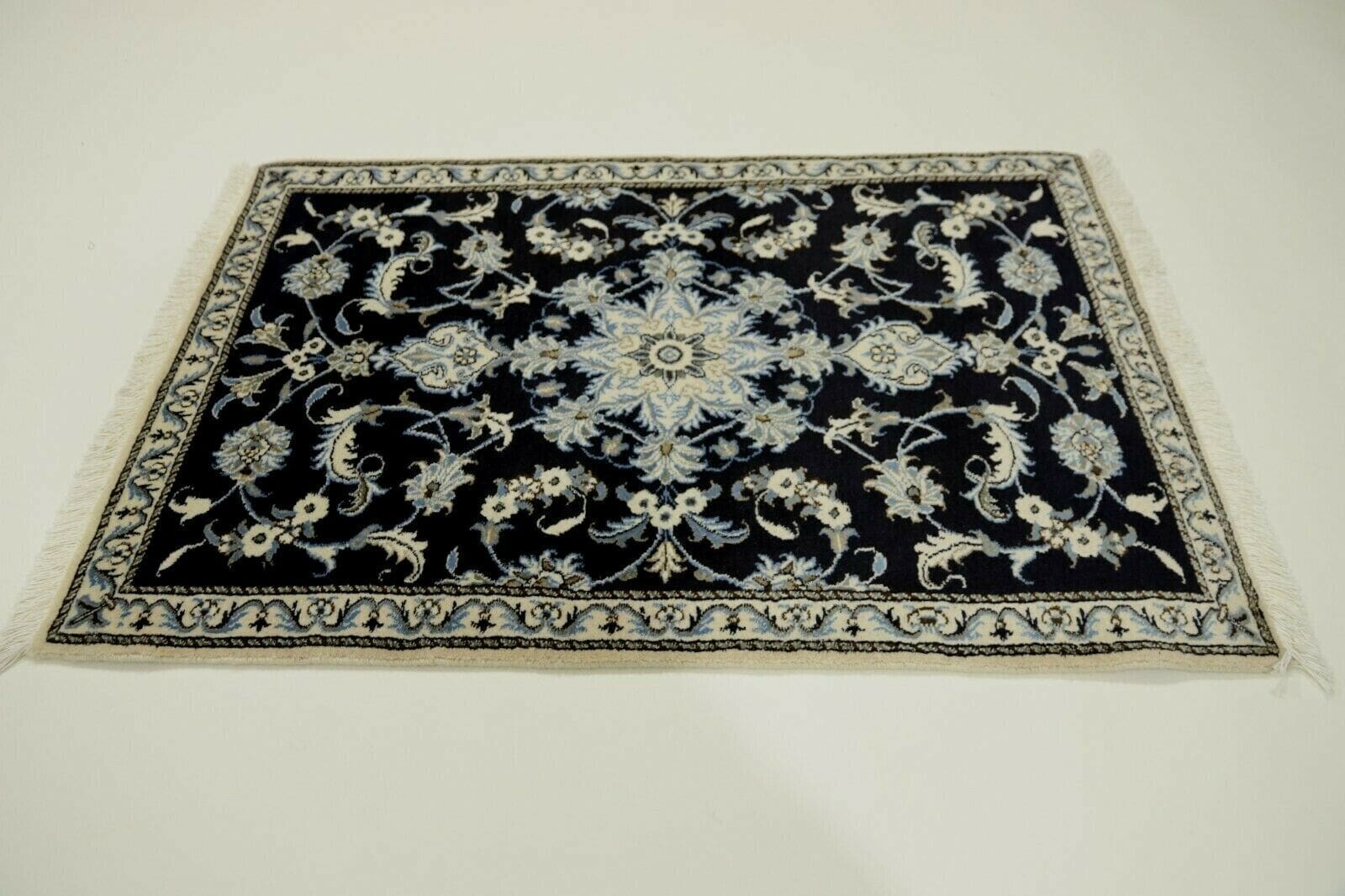 Perserteppich Nain 136 x 92 cm, ca. 300.000 Knoten/m², 90% Schurwolle & 10% Seide, handgeknüpft, Perserteppich