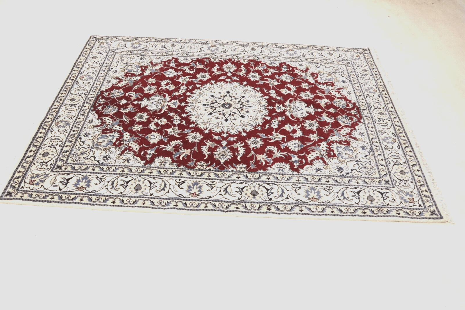 Wunderschöner Orientteppich Super Nain mit Seide 237x161 cm, ca. 300.000 Knoten/m², 90% Schurwolle, 10% Seide, handgeknüpft, Perserteppich