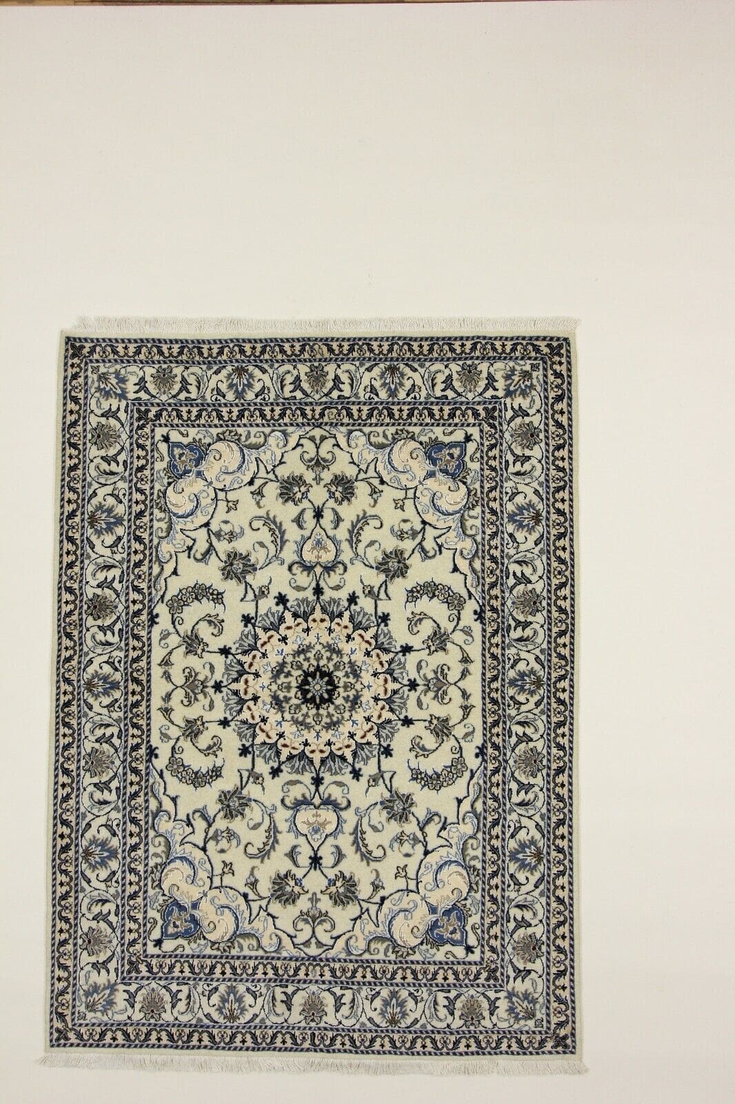 Wunderschöner Orientteppich Super Nain 204 x 150 cm, 300.000 Knoten/m², 90% Schurwolle und 10% Seide, Neu, handgeknüpft, Perserteppich