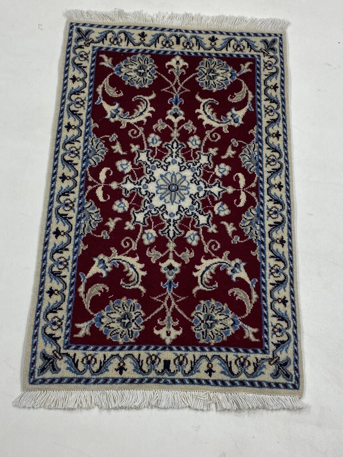 Wunderschöner Orientteppich Super Nain 90 x 60 CM, ca. 300.000 Knoten/m², 90% Schurwolle und 10% Seide, sehr guter Zustand, handgeknüpft, Perserteppich