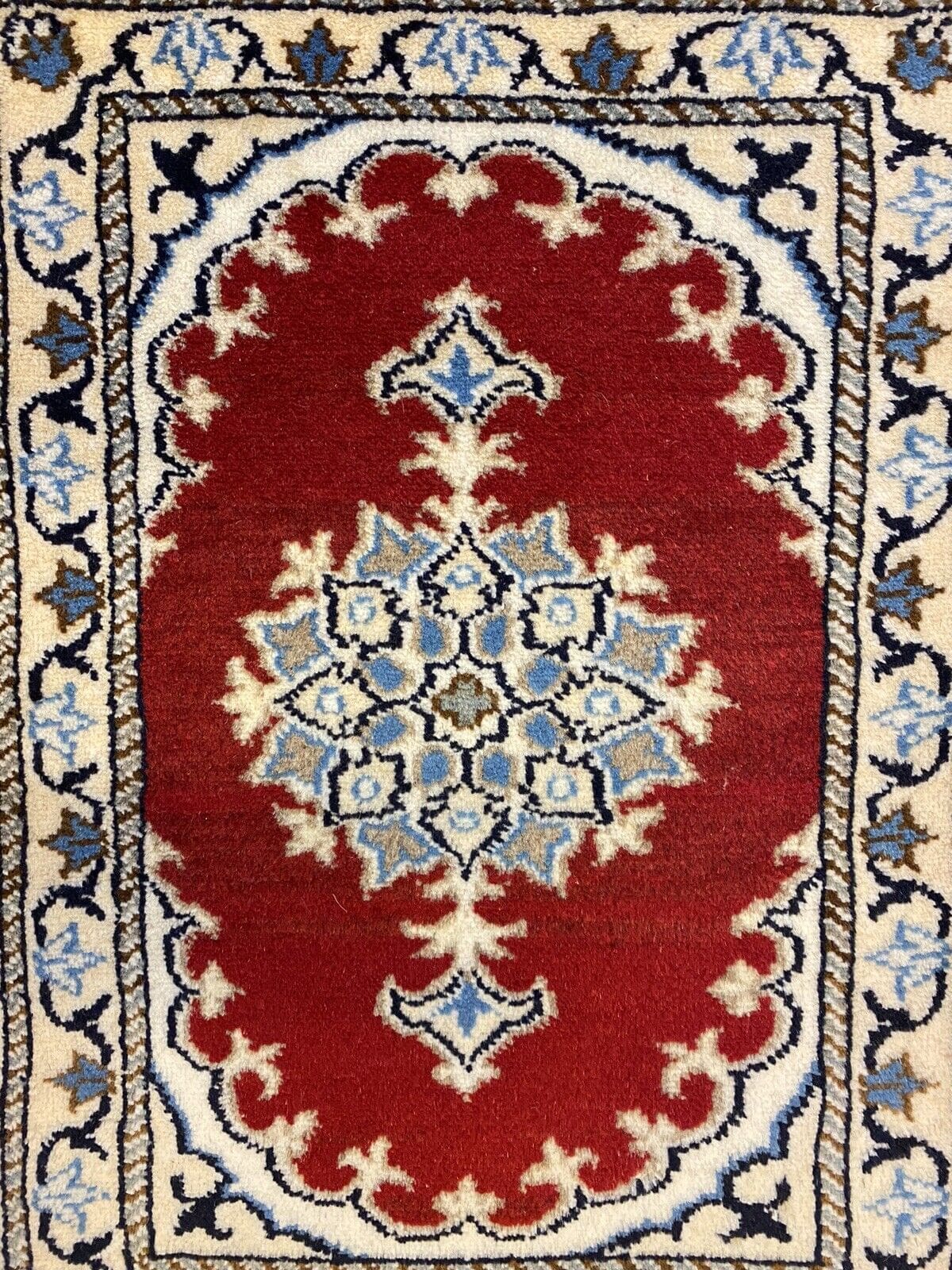 Perserteppich Moud 60 x 40 cm – 300.000 Knoten/m² – 95% Schurwolle, 5% Seide – handgeknüpft – TOP Zustand