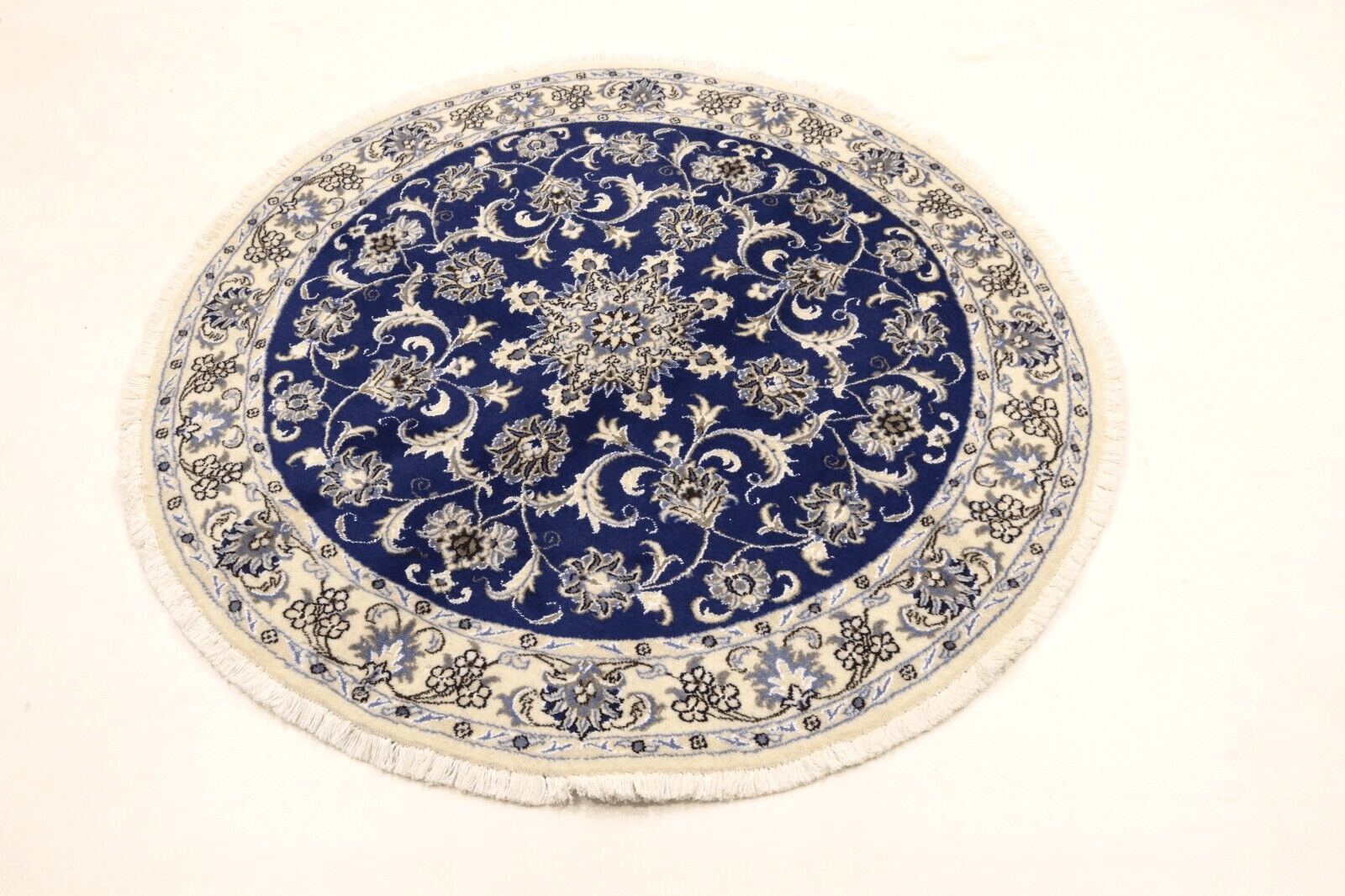 Runder Orientteppich super Nain 150x150 cm, ca. 300.000 Knoten/m², aus 90% Schurwolle und 10% Seide, handgeknüpft, Perserteppich