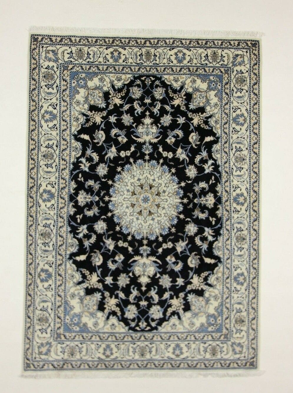 Wunderschöner Orientteppich Super Nain 240 x 170 cm, ca. 300000 Knoten/m², 90% Schurwolle & 10% Seide, neu, handgeknüpft, Perserteppich