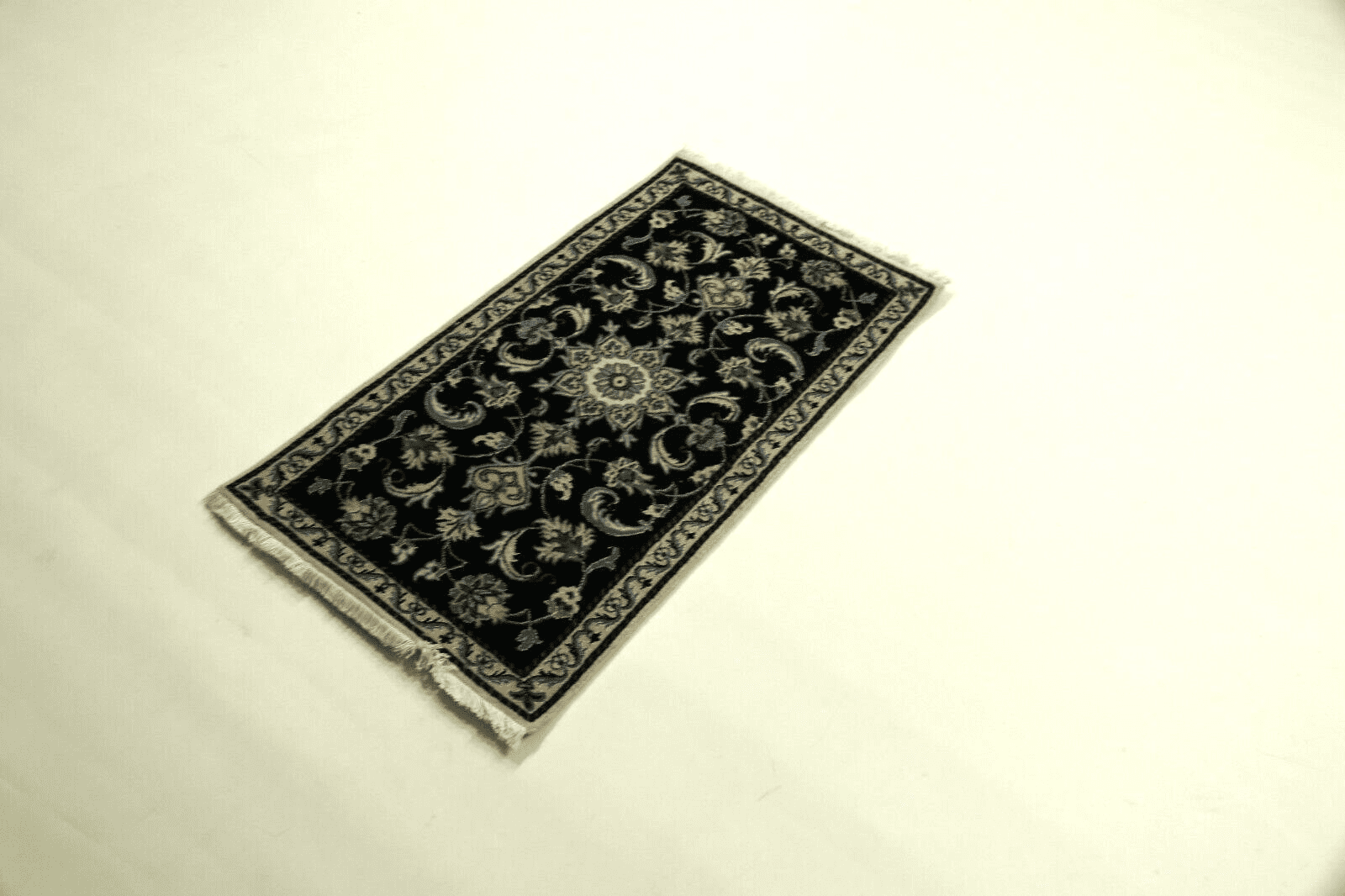 Wunderschöner Orientteppich Nain (135 x 71 cm) – 200.000 bis 250.000 Knoten/m² – 100% Schurwolle – handgeknüpft – Perserteppich