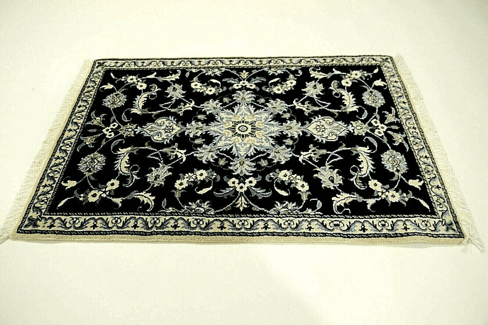 Wunderschöner Super Nain Perserteppich 136 x 92 cm - ca. 300.000 Knoten/m² - 90% Schurwolle, 10% Seide - Neu - handgeknüpft