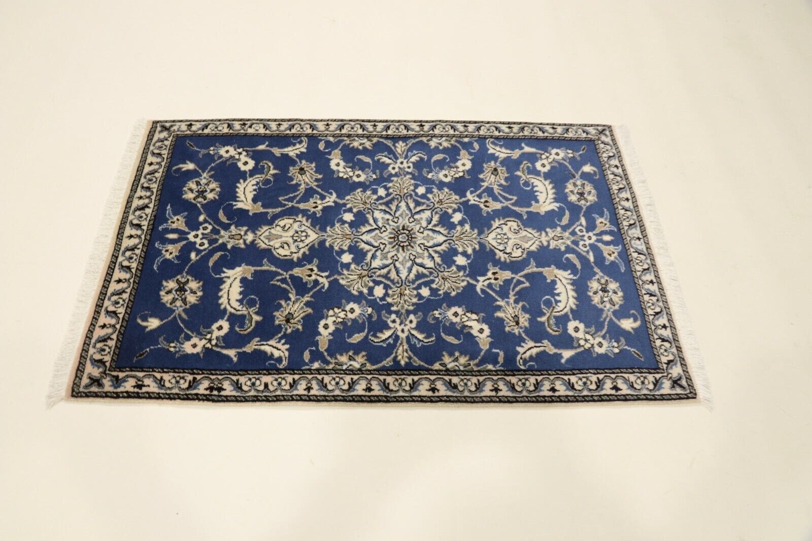 Wunderschöner Perserteppich Nain (137 x 88 cm) – 300.000 Knoten/m² – 95% Schurwolle, 5% Seide, handgeknüpft – Unikat
