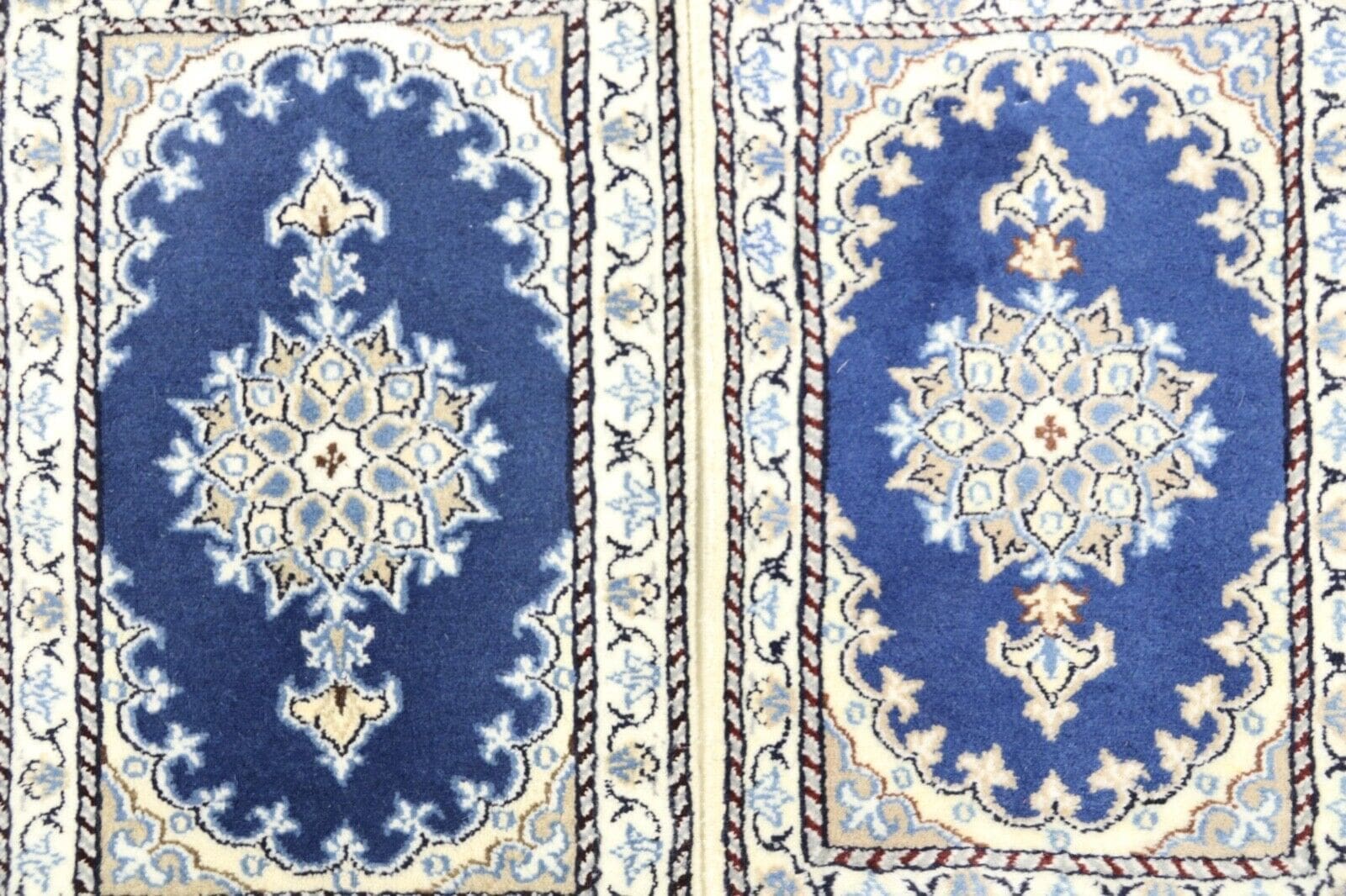 Perserteppich Nain 60 x 40 cm, 300.000 Knoten/m², 95% Schurwolle & 5% Seide, handgeknüpft