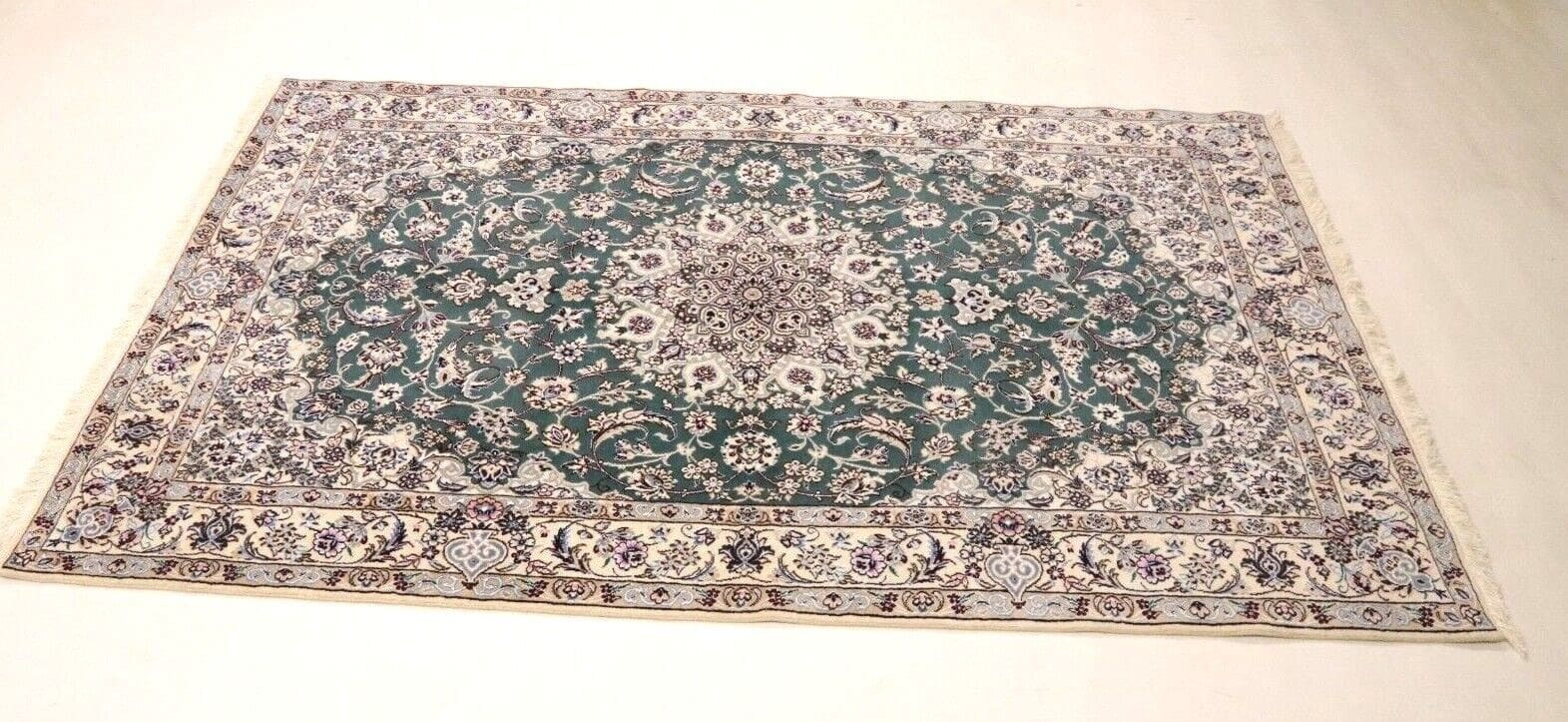 Wunderschöner Super Nain 9 La Perserteppich 257 x 156 cm, ca. 500.000 Knoten/m², 90% Schurwolle und 10% Seide, sehr guter Zustand, handgeknüpft