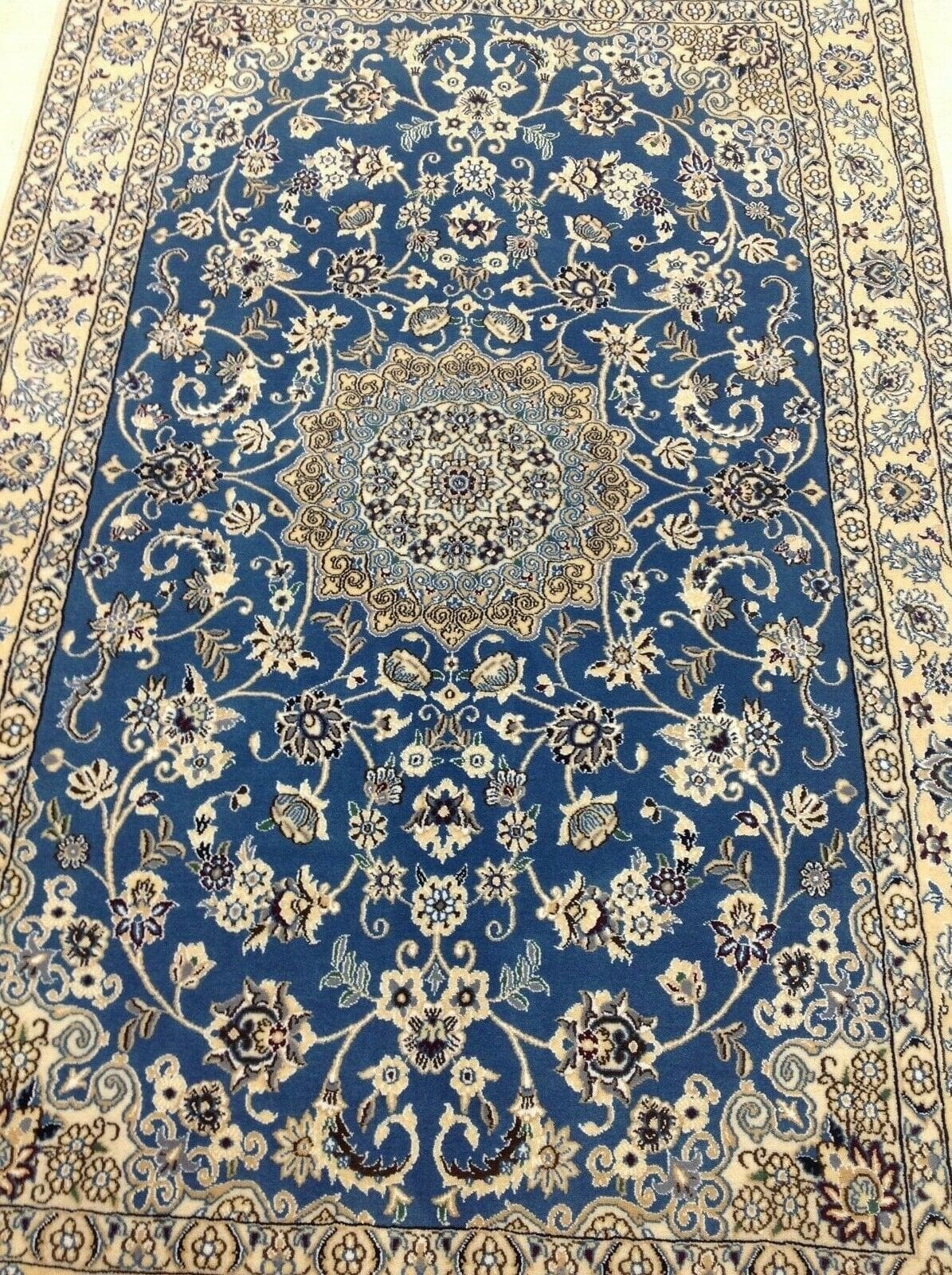 Wunderschöner Perserteppich Super Nain 9 la, 213 x 131 cm, ca. 500.000 Knoten/m², 80% Schurwolle & 20% Seide, top Zustand, handgeknüpft