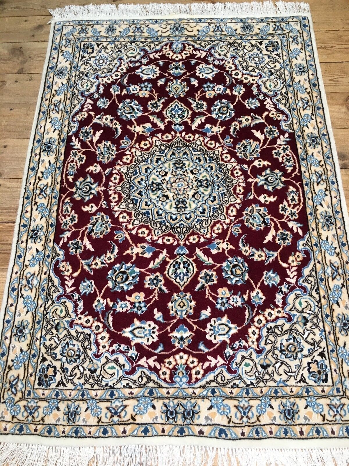 Wunderschöner Perserteppich Nain 143x100 cm, 400.000 Knoten/m², 100% Schurwolle mit Seide, perfekt erhalten, handgeknüpft, Perserteppich