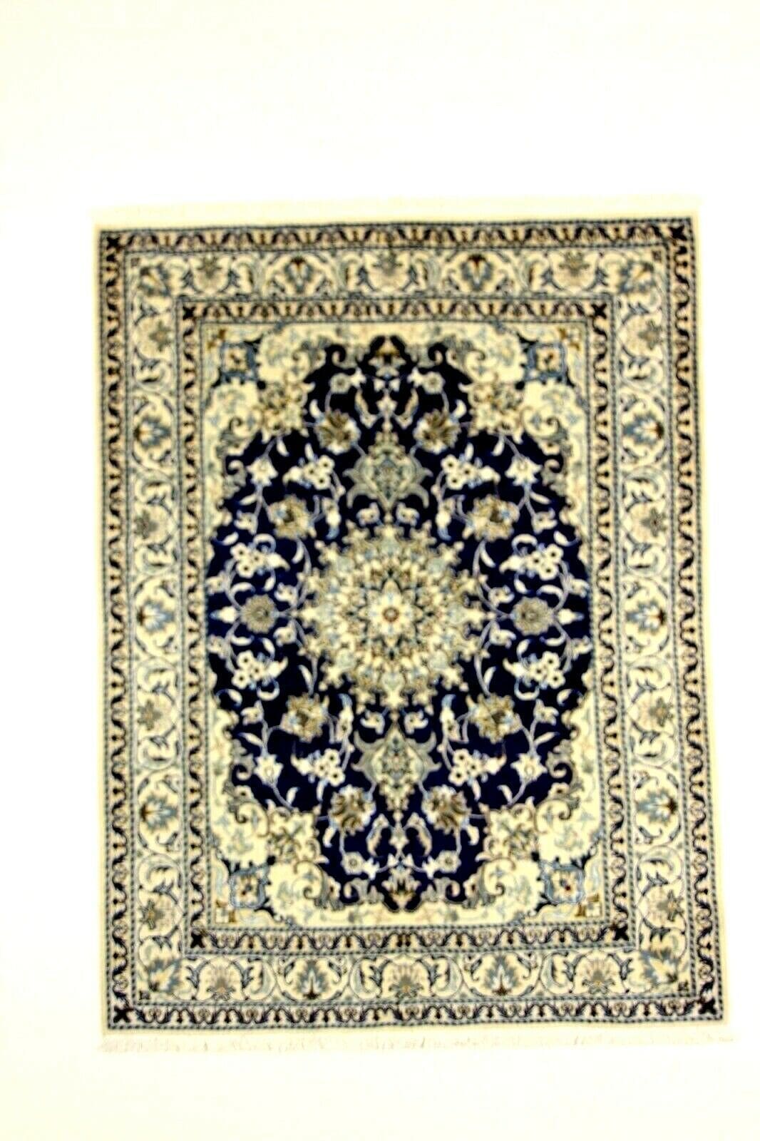 Wunderschöner Orientteppich Super Nain mit Seide 196 x 150 CM, ca. 300000 Knoten/m², 90% Schurwolle, 10% Seide, handgeknüpft, Perserteppich
