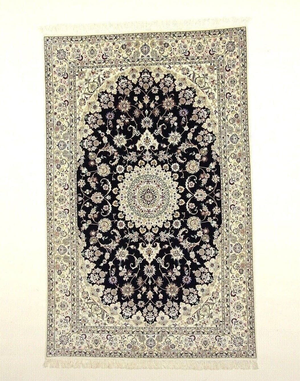 Wunderschöner Perserteppich Super Nain 6 La, 240 x 154 cm, ca. 850.000 Knoten/m², 80% Korkwolle & 20% Naturseide, sehr feine Qualität, handgeknüpft