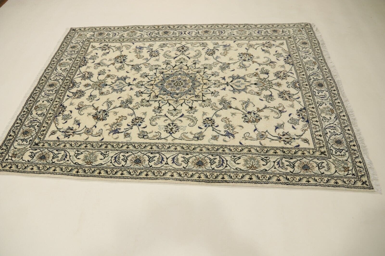 Wunderschöner Orientteppich 230 x 165 CM – 300.000 Knoten/m² – 90% Schurwolle, 10% Seide – Handgeknüpft, Perserteppich