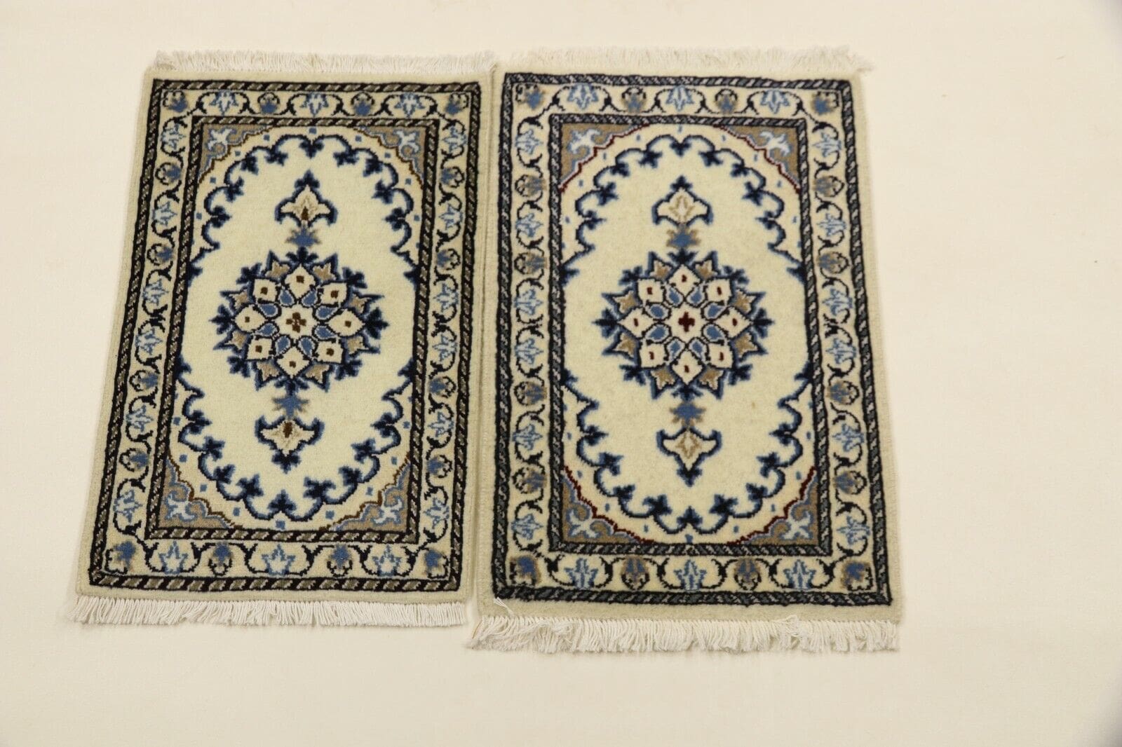 Wunderschöner Perserteppich Nain mit Seide 60 x 40 cm, ca. 300.000 Knoten/m², 90% Schurwolle und 10% Seide, handgeknüpft, Perserteppich