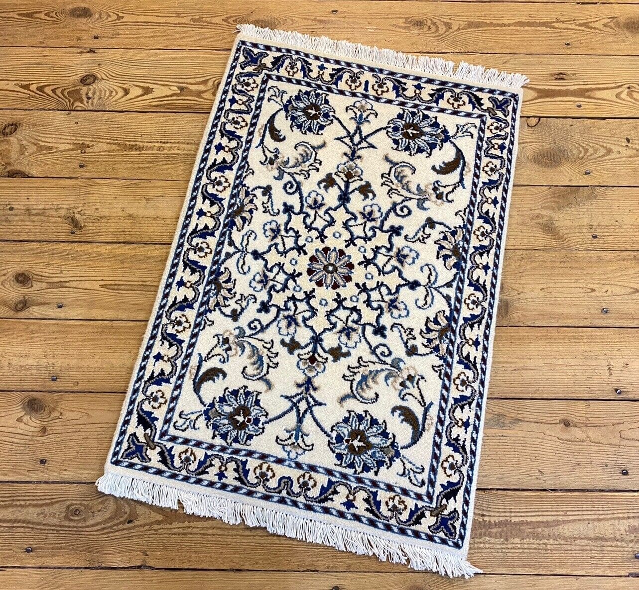 Wunderschöner Orientteppich Super Nain mit Seide 90x60 CM, ca. 300000 Knoten/m2, 90% Schurwolle & 10% Seide, handgeknüpft, Perserteppich