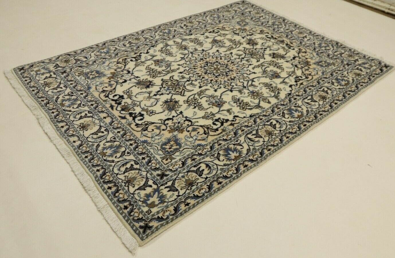 Wunderschöner Orientteppich 203 x 145 cm, ca. 300.000 Knoten/m², 90% Schurwolle, 10% Seide, sehr gut, handgeknüpft, Perserteppich