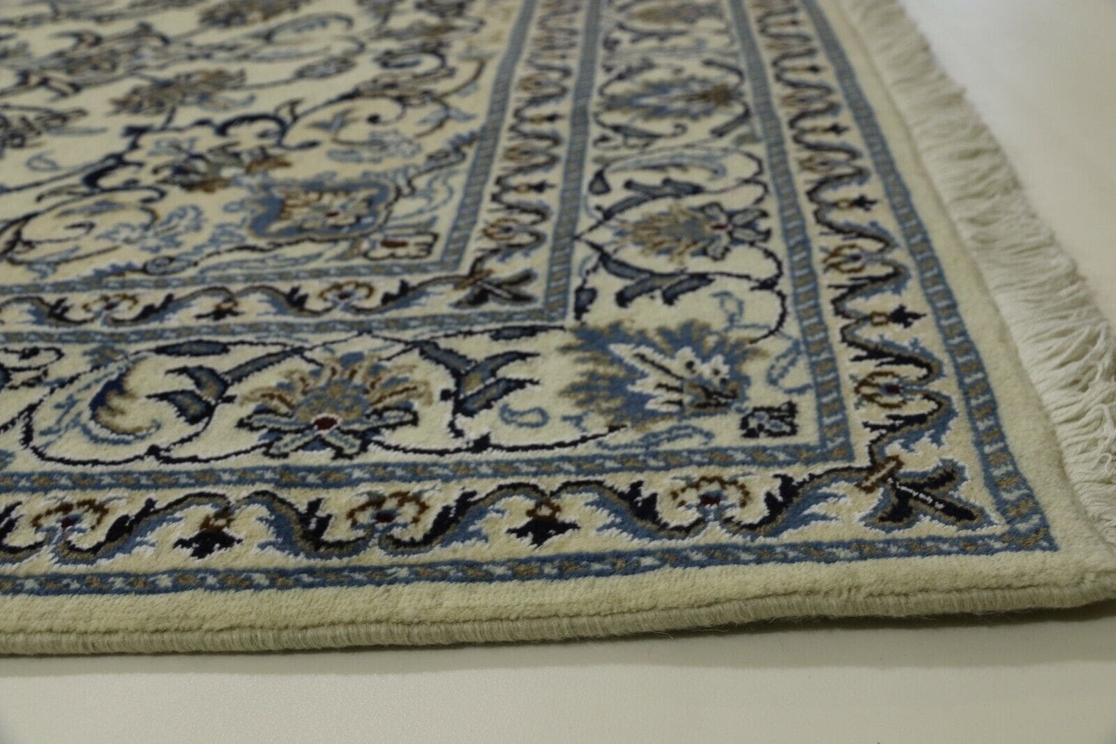 Wunderschöner Perserteppich Nain mit Seide 205 x 146 cm, ca. 300.000 Knoten/m², 90% Schurwolle, 10% Seide, handgeknüpft