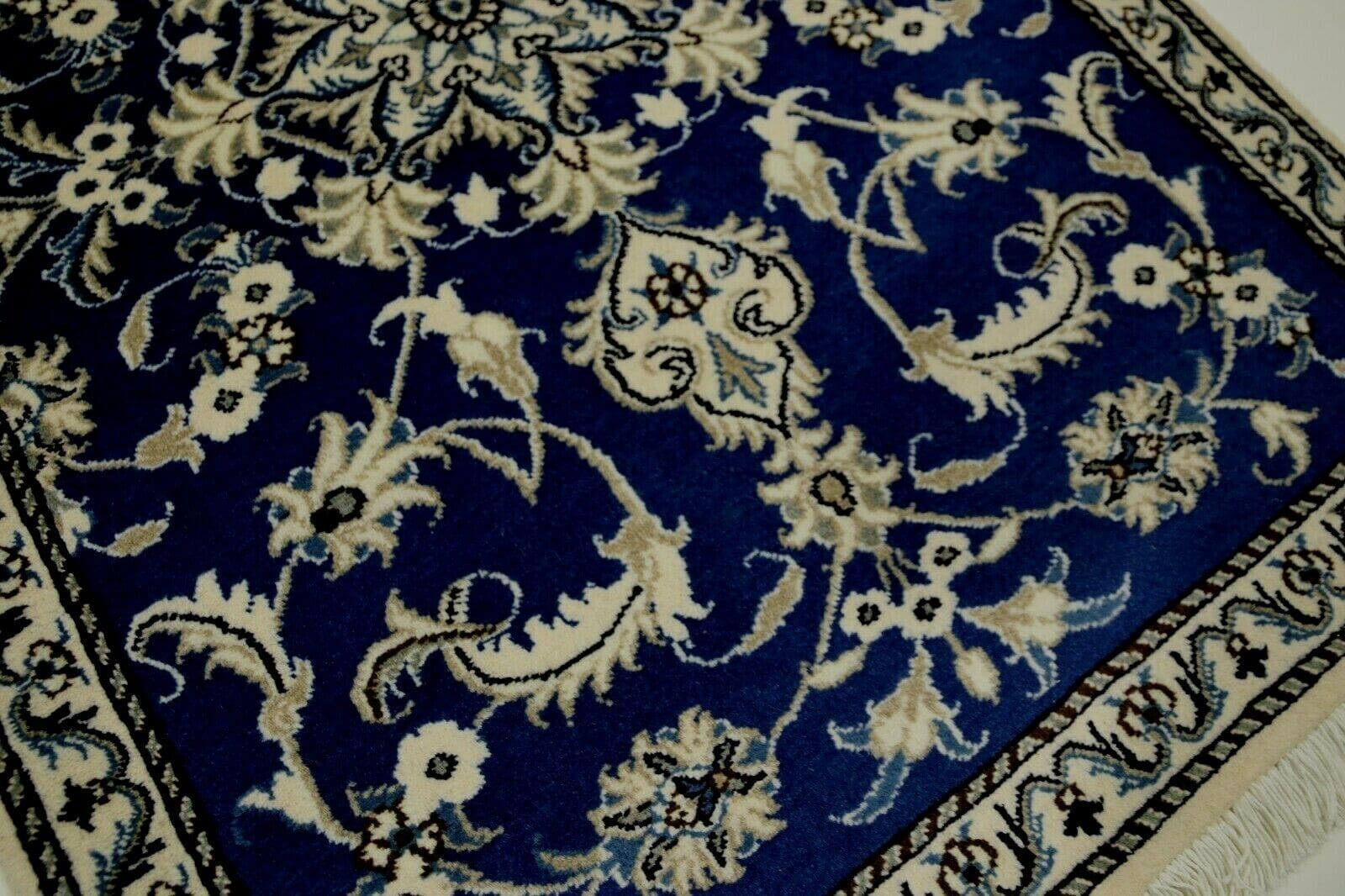 Wunderschöner Super Nain Perserteppich 134 x 89 cm | Ca. 300.000 Knoten/m² | 90% Schurwolle, 10% Seide, Handgeknüpft
