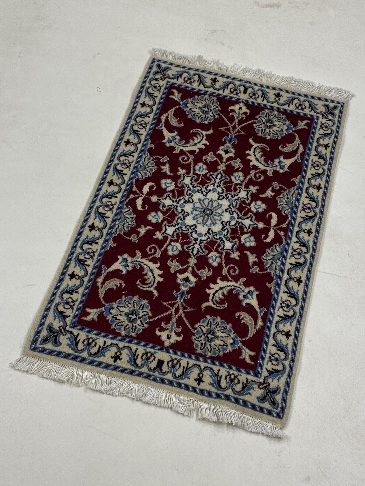 Wunderschöner Orientteppich Super Nain 90 x 60 CM, ca. 300.000 Knoten/m², 90% Schurwolle und 10% Seide, sehr guter Zustand, handgeknüpft, Perserteppich