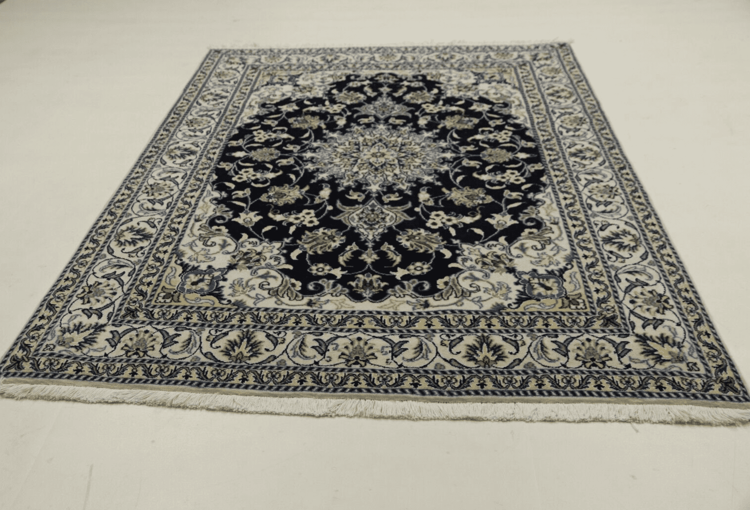 Wunderschöner Orientteppich super Nain 190 x 154 cm, ca. 300.000 Knoten/m², 90% Schurwolle & 10% Seide, sehr gut, handgeknüpft, Perserteppich
