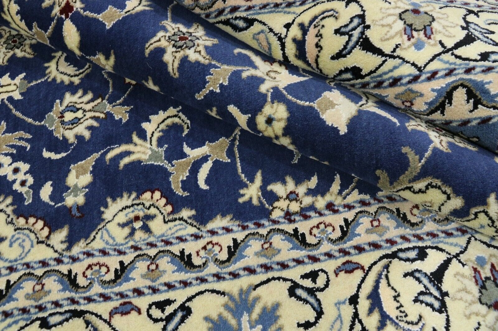 Wunderschöner Perserteppich Super Nain 230 x 169 cm, ca. 300.000 Knoten/m², 90% Schurwolle und 10% Seide, sehr gut/Perfekt, handgeknüpft, Perserteppich