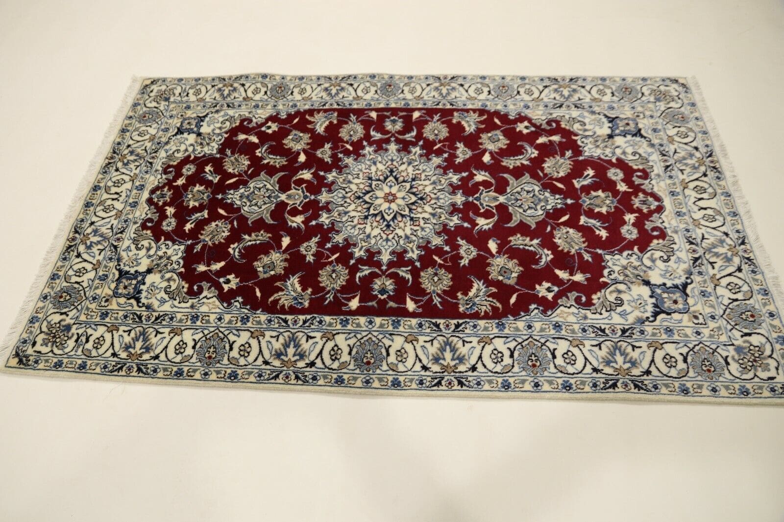 Wunderschöner Orientteppich Super Nain 198 x 122 CM, ca. 300.000 Knoten/m², 90% Schurwolle & 10% Seide, handgeknüpft, Perserteppich
