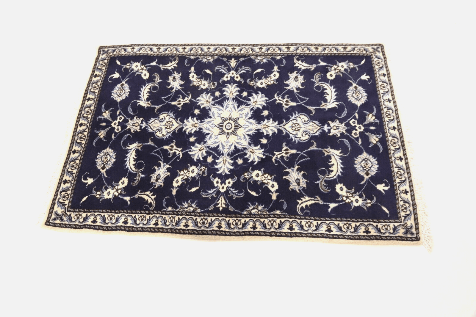 Orientteppich super Nain 135 x 92 cm | 300.000 Knoten/m² | 90% Schurwolle, 10% Seide, handgeknüpft, Perserteppich