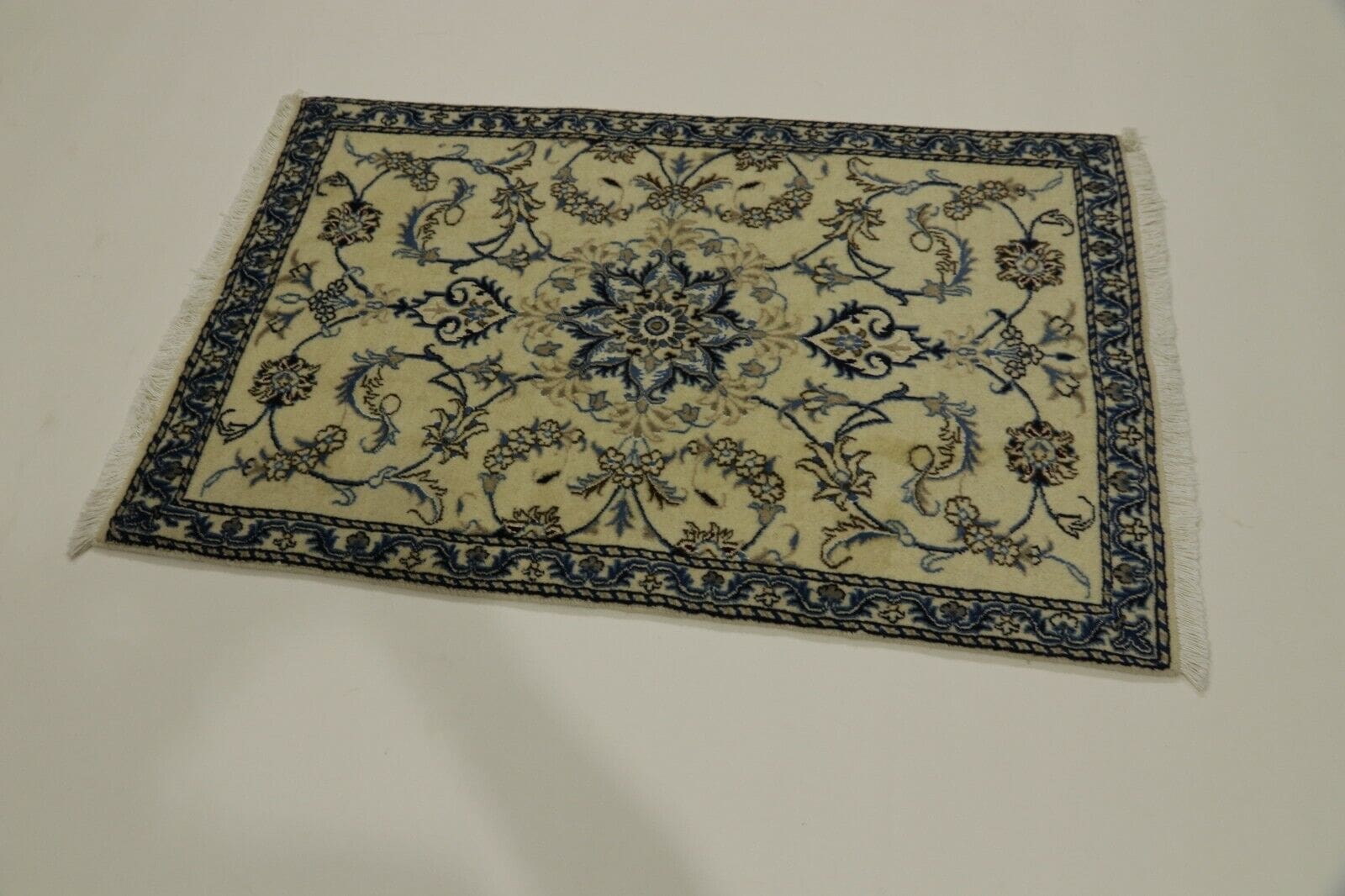 Wunderschöner Perserteppich Nain 137 x 91 cm – 300.000 Knoten – 100% Schurwolle – Handgeknüpft – TOP Zustand neu