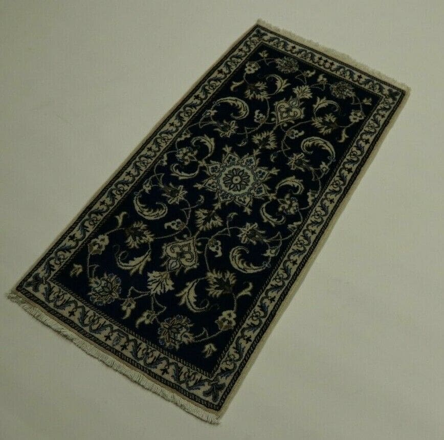 Wunderschöner Orientteppich Super Nain mit Seide (135 x 70 cm) – ca. 300.000 Knoten/m², 100% Schurwolle, sehr gut/perfekt, handgeknüpft, Perserteppich