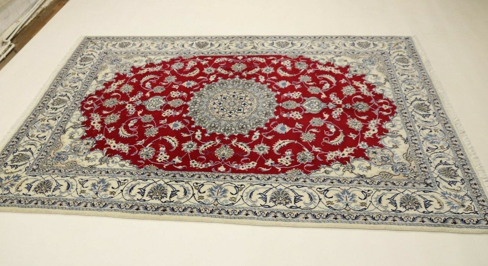 Wunderschöner Perserteppich Super Nain 295 x 193 cm, ca. 300.000 Knoten/m², 90 % Schurwolle, 10 % Seide, Top Zustand, handgeknüpft, Perserteppich