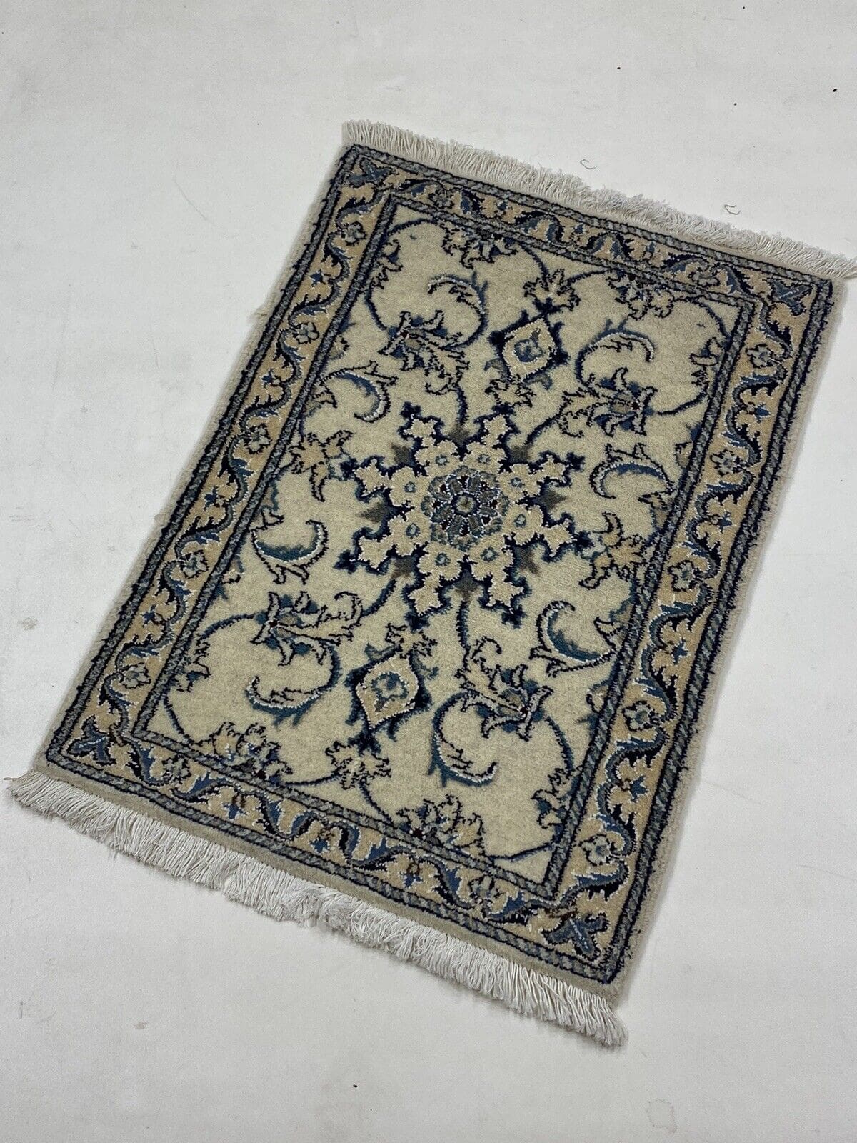 Orientteppich Super Nain 90x60 cm, 300.000 Knoten/m², 90% Schurwolle & 10% Seide, sehr gut, handgeknüpft, Perserteppich