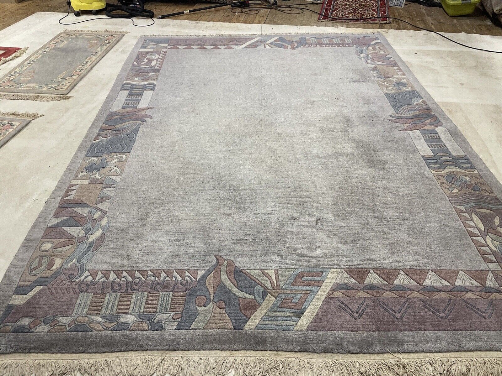 Original Nepalesischer Handgeknüpfter Teppich Grau 340x245 cm – Hochflorstruktur aus 100% Schurwolle, modernes Design – handgeknüpft, Perserteppich
