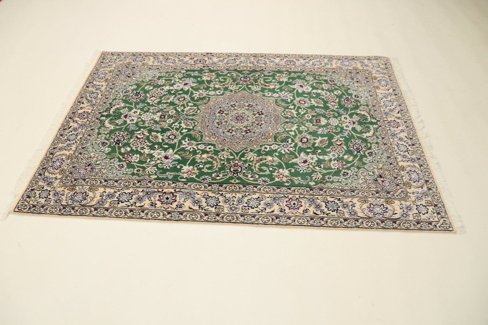 Wunderschöner Super Nain 9la Perserteppich 198 x 130 cm, ca. 500.000 Knoten/m², 90% Schurwolle & 10% Seide, TOP Zustand, Unikat - handgeknüpft