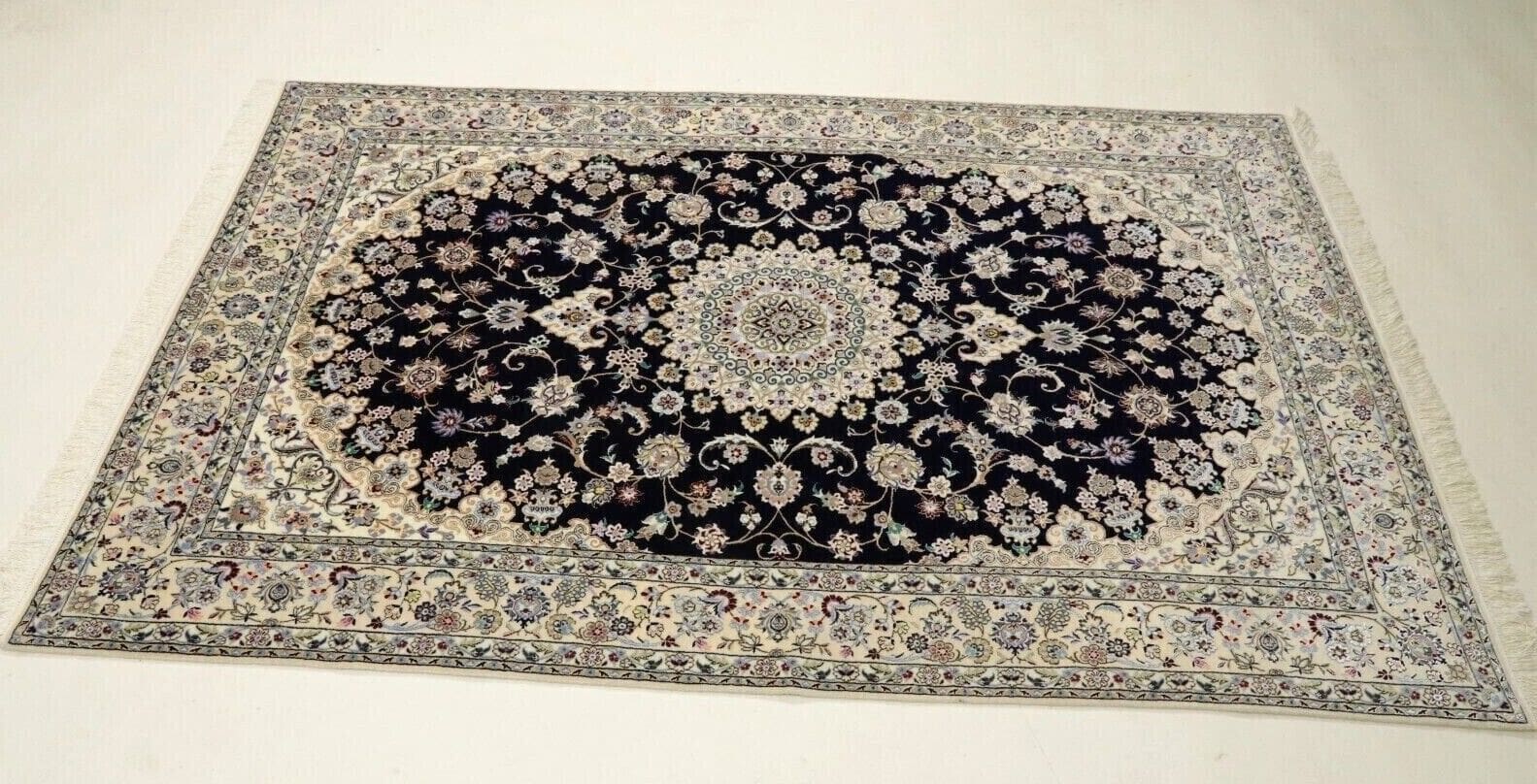 Wunderschöner Perserteppich Super Nain 6 La, 240 x 154 cm, ca. 850.000 Knoten/m², 80% Korkwolle & 20% Naturseide, sehr feine Qualität, handgeknüpft