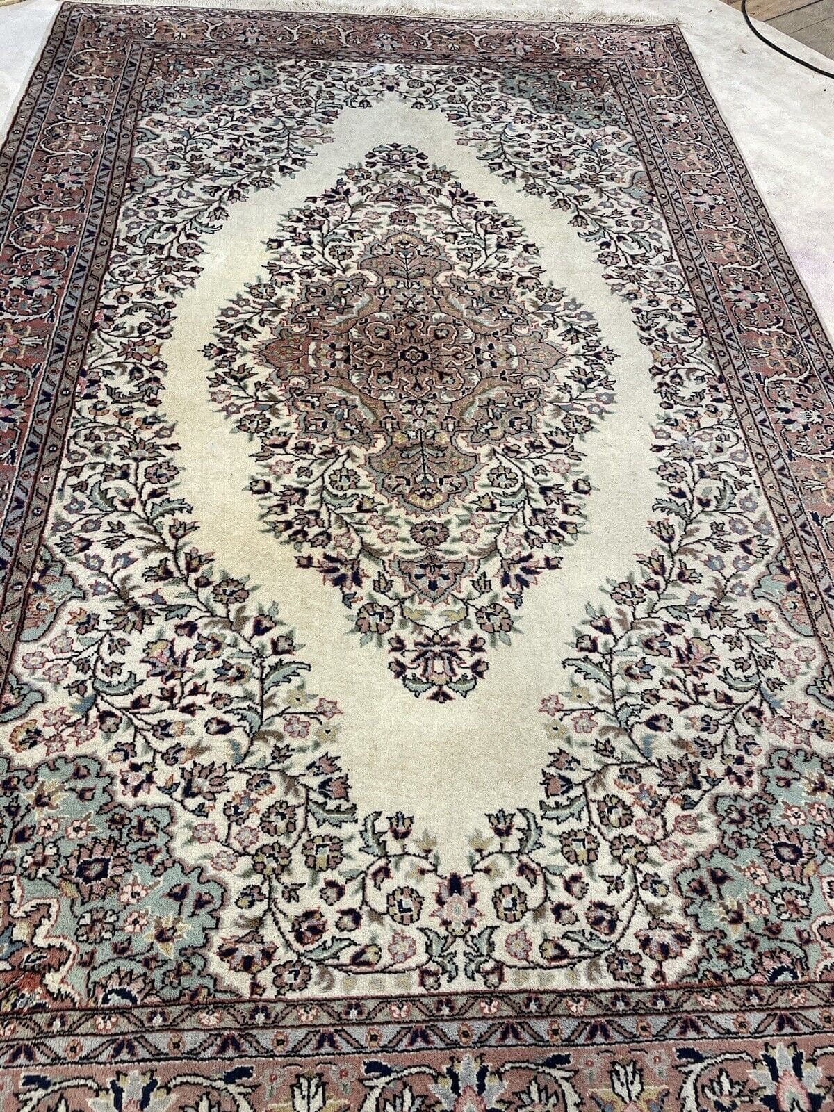 Beige Original Türkischer Perserteppich 265x170 cm – Handgeknüpft, Reine Schurwolle, Fußbodenheizungsgeeignet